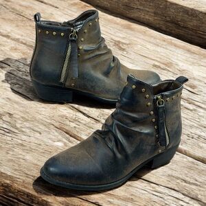 Easy Street Bootie Womens 6.5 M Ankle Boot Elvie Stud Distressed Faux Leather